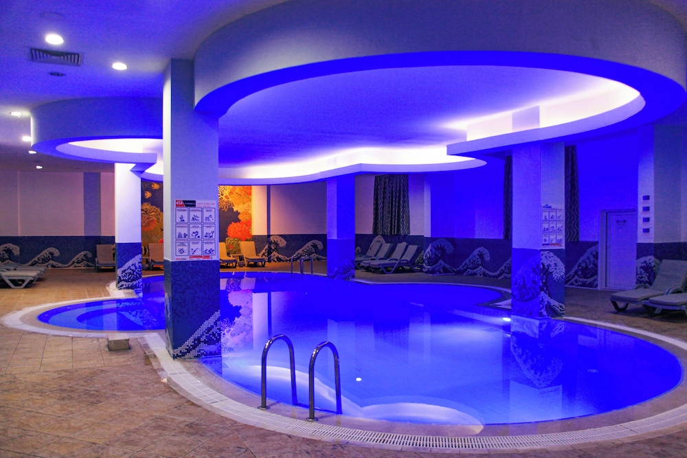 Catamaran Resort Hotel 41/71