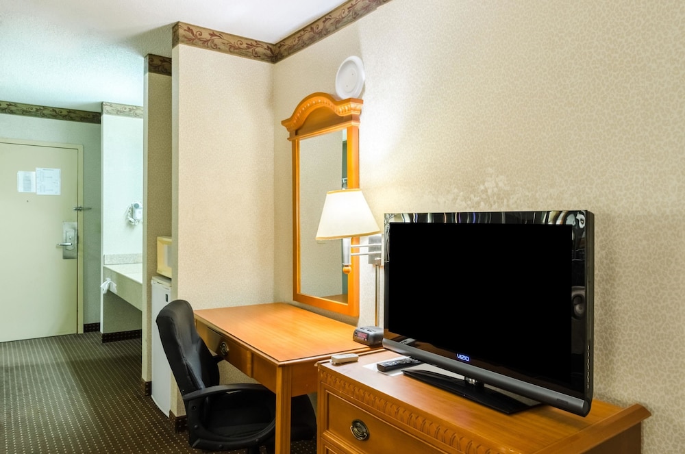 FairBridge Inn Express Pittsfield MA 37/51