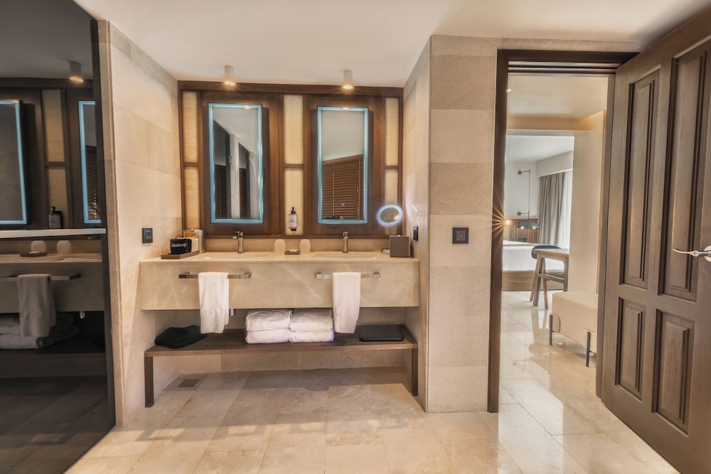 Junior Suite, Single, 2 Double Beds, Sofa, Private Pool