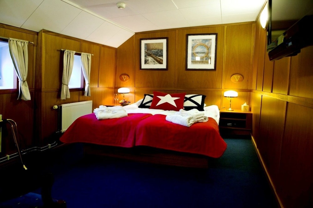STANDARD, KING BED