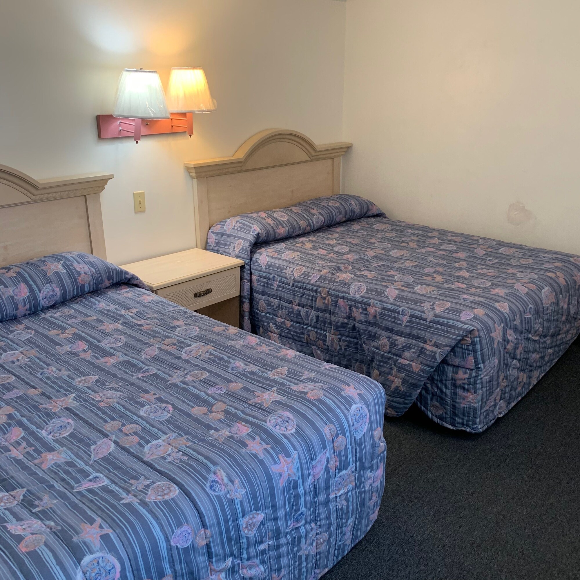 2 Bedrooms, Efficiency, Suite, 1 King and 2 Double Beds