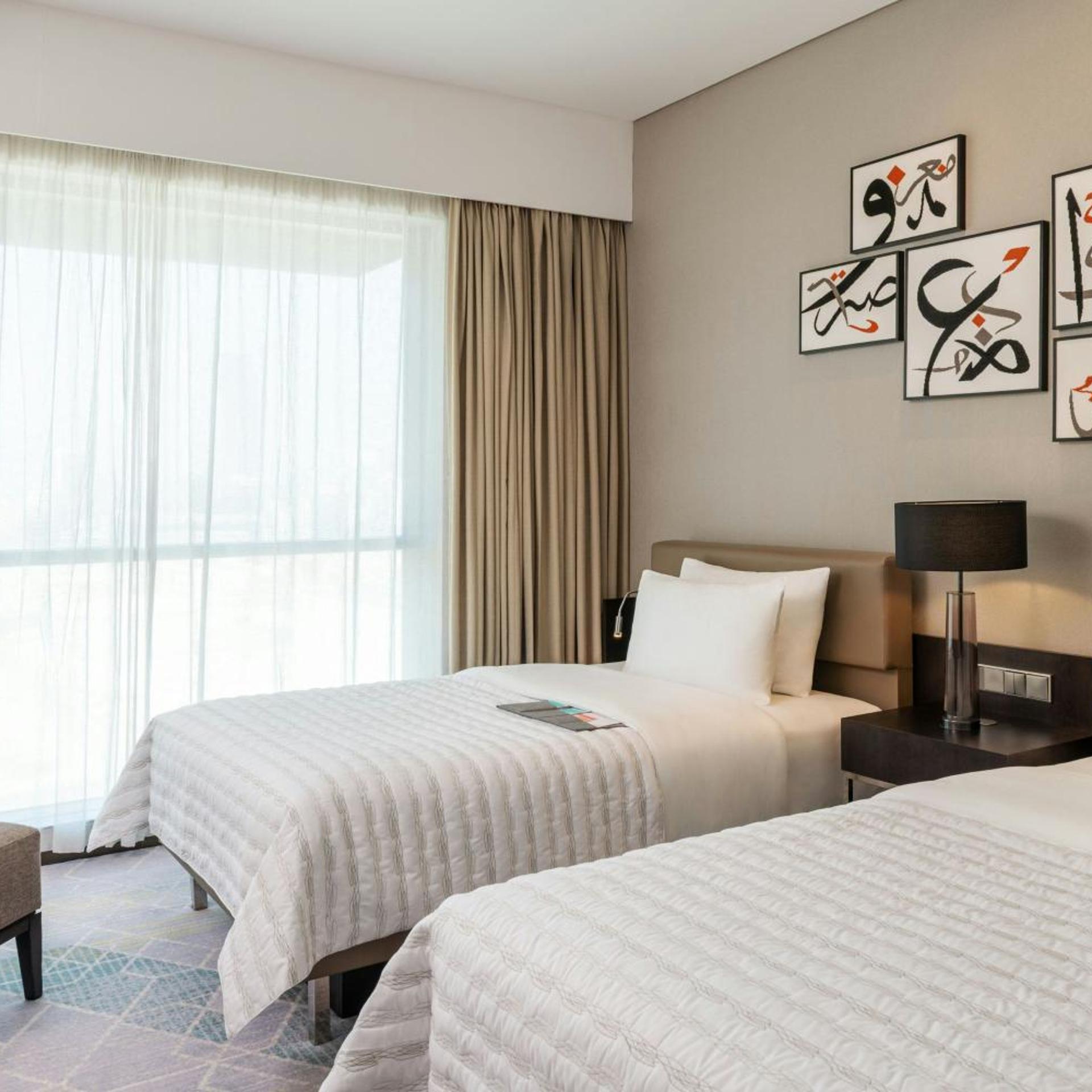 Guest Room, Twin Beds, Club Floor
