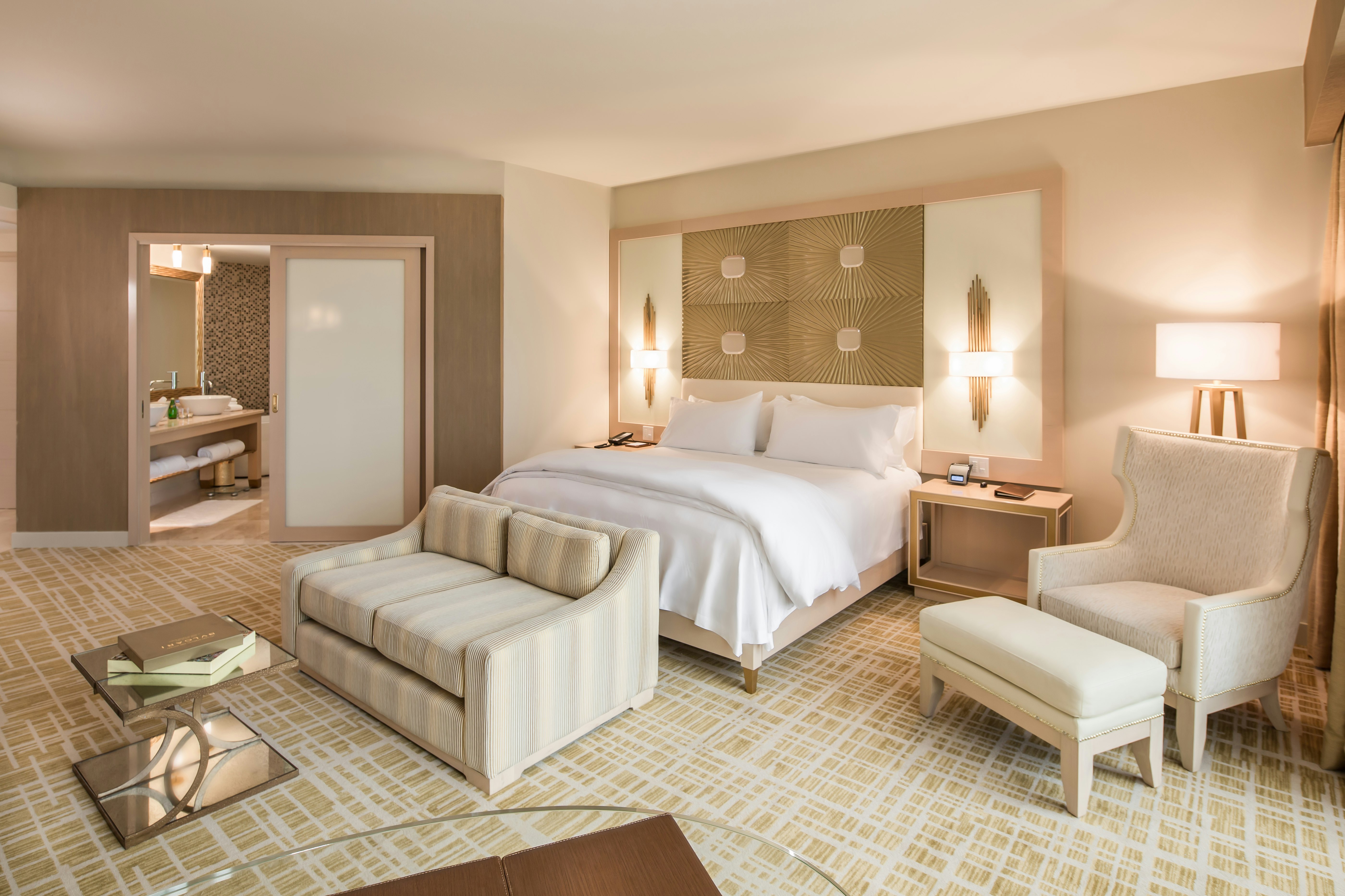 JUNIOR SUITE, KING BED