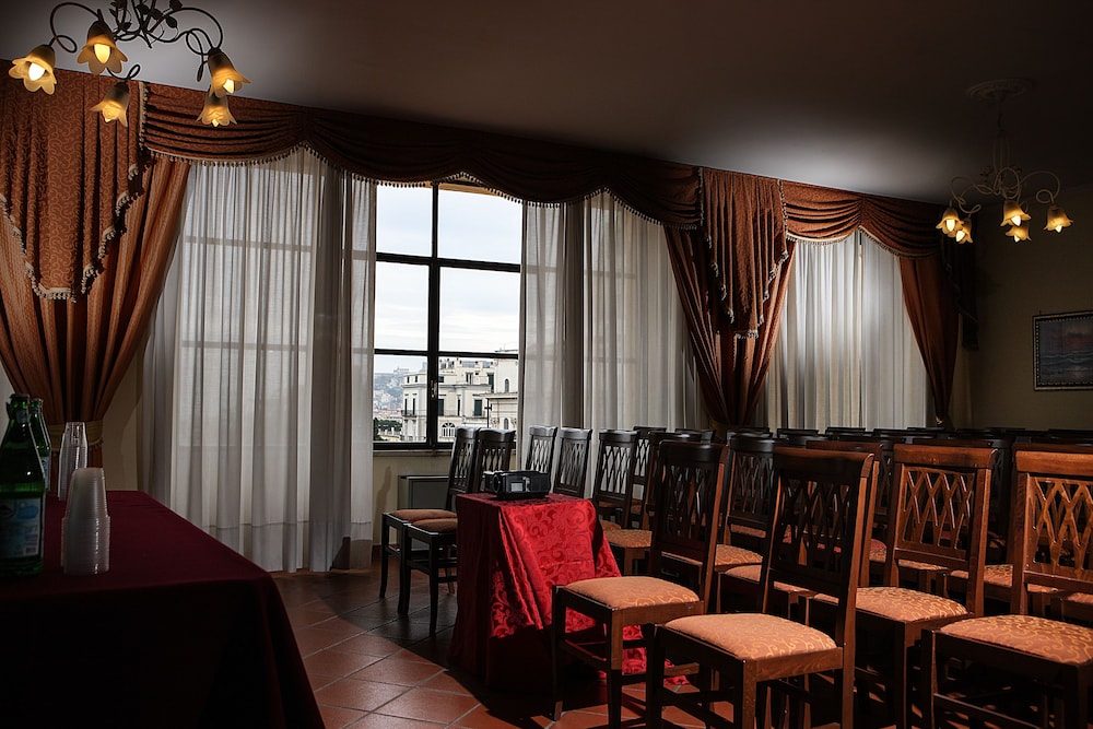 Grand Hotel Capodimonte 46/58