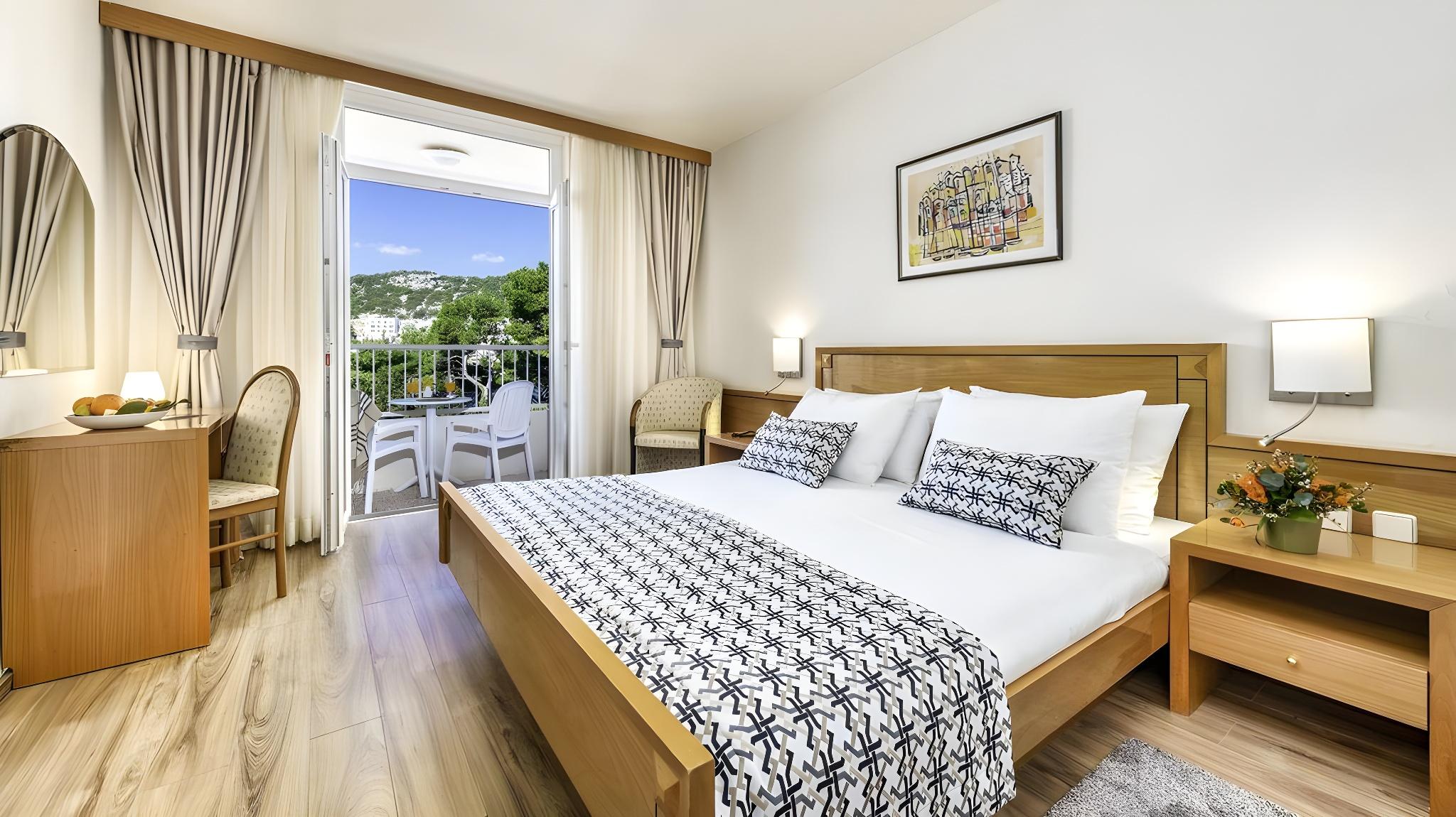 Standard, Triple, Sea View