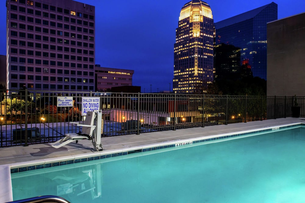 Hampton Inn And Suites Winston Salem Downtown 7/53