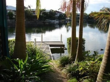PORTSIDE NOOSA WATERS 25/31