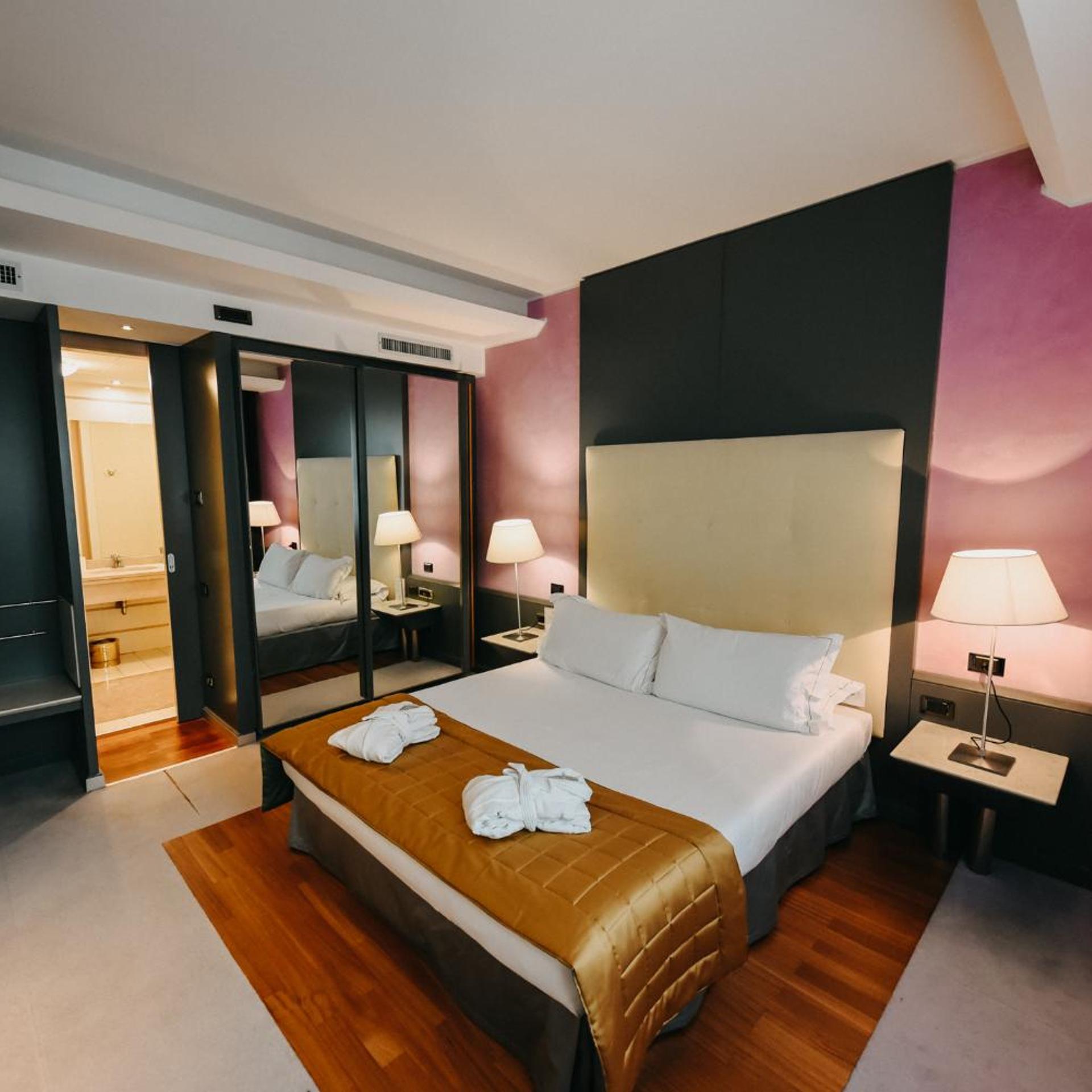 جناح جونيور، Hotel Antonella 4/10