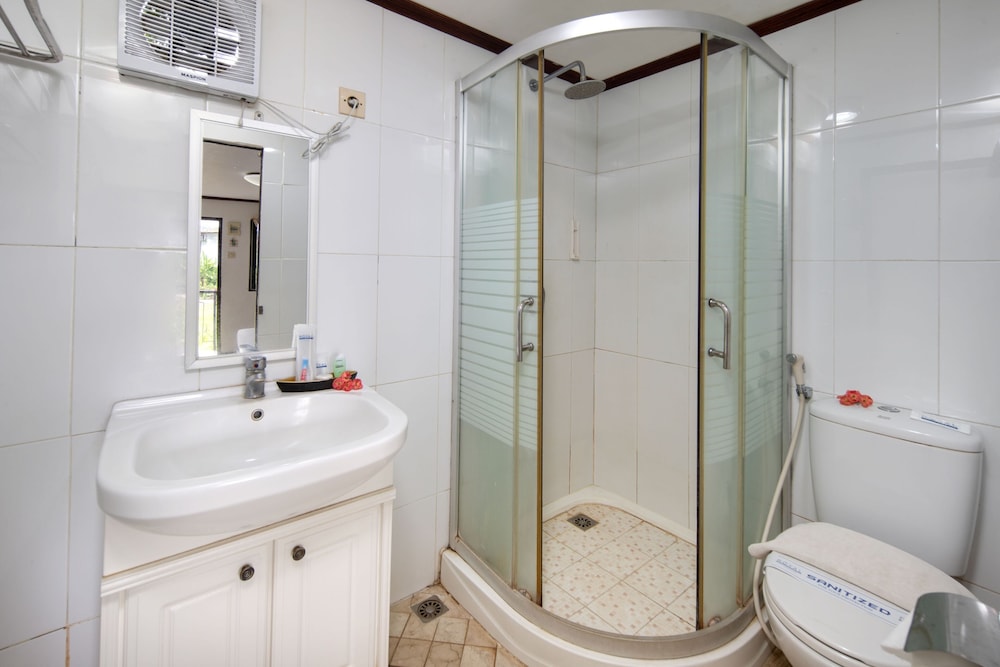 Royal Caravan Hotel and Outbond 58/58