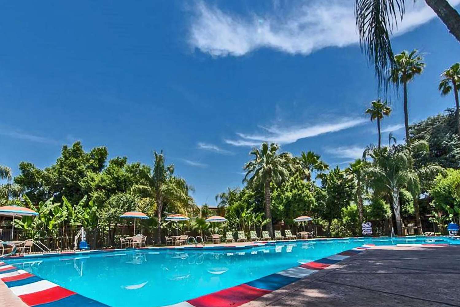 Clarion Hotel Bakersfield North 33/34