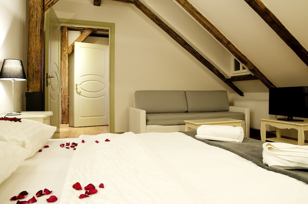 Dolce Vita Suites Hotel 10/48