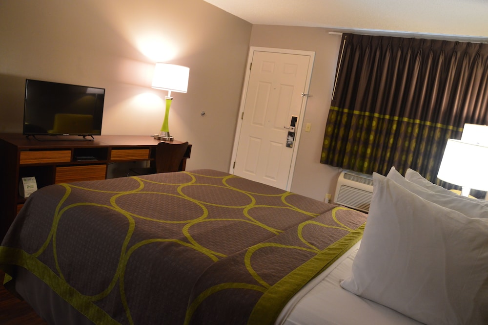 Super 8 By Wyndham Madison 13/33
