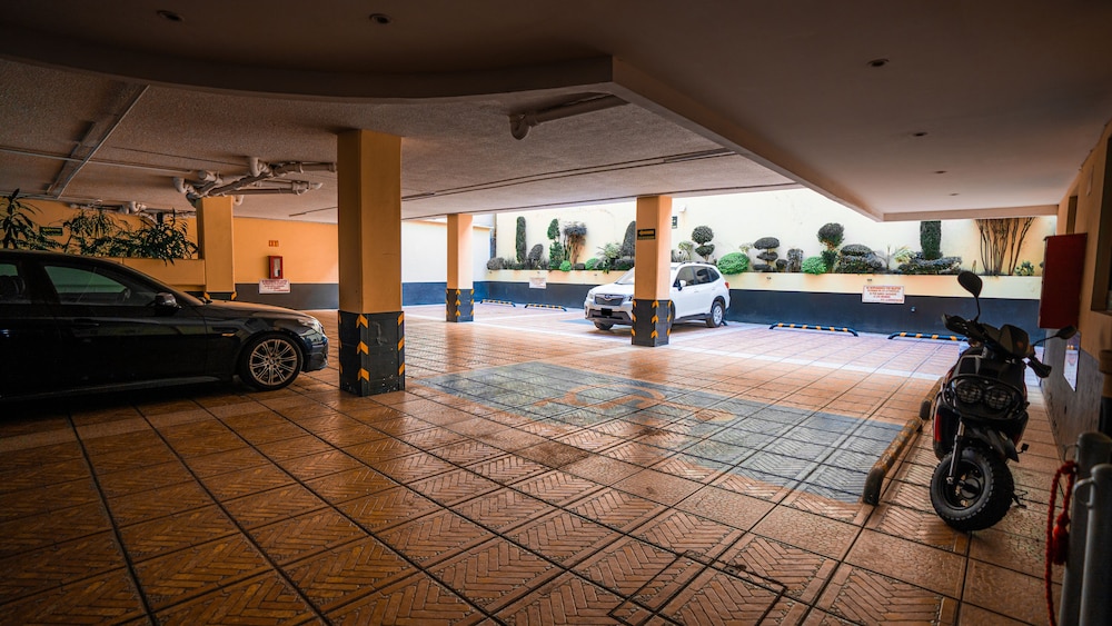 Hotel Embassy 25/48
