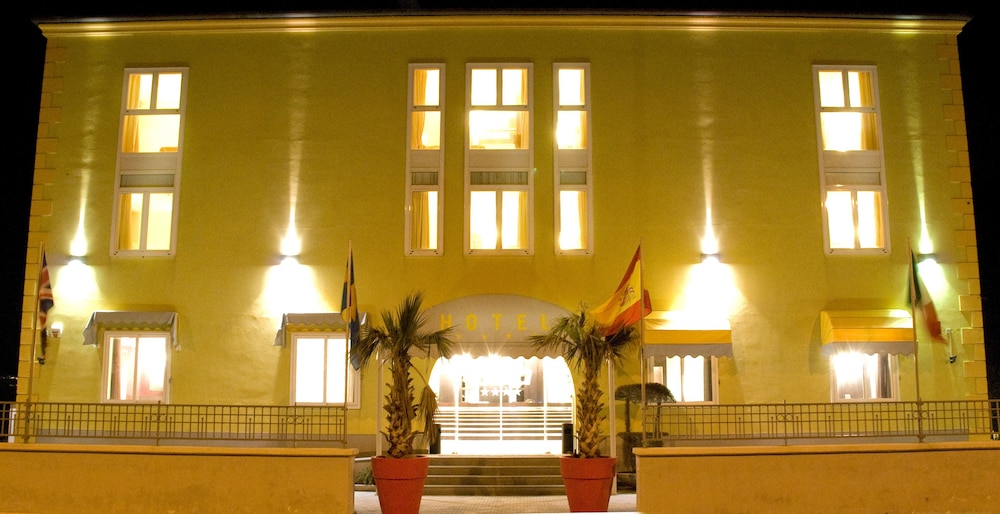 La Isla Resort 6/28