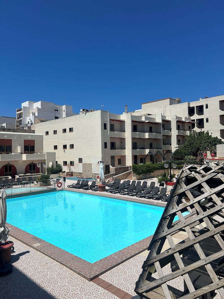 The San Anton Hotel 50/56