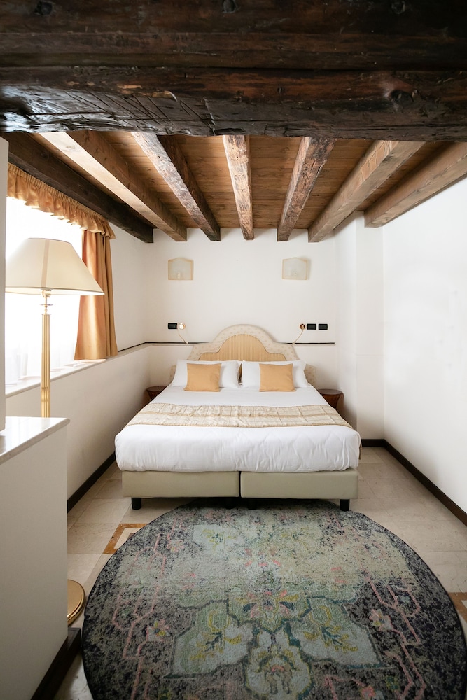 SUPERIOR, QUEEN BED, GROUND FLOOR