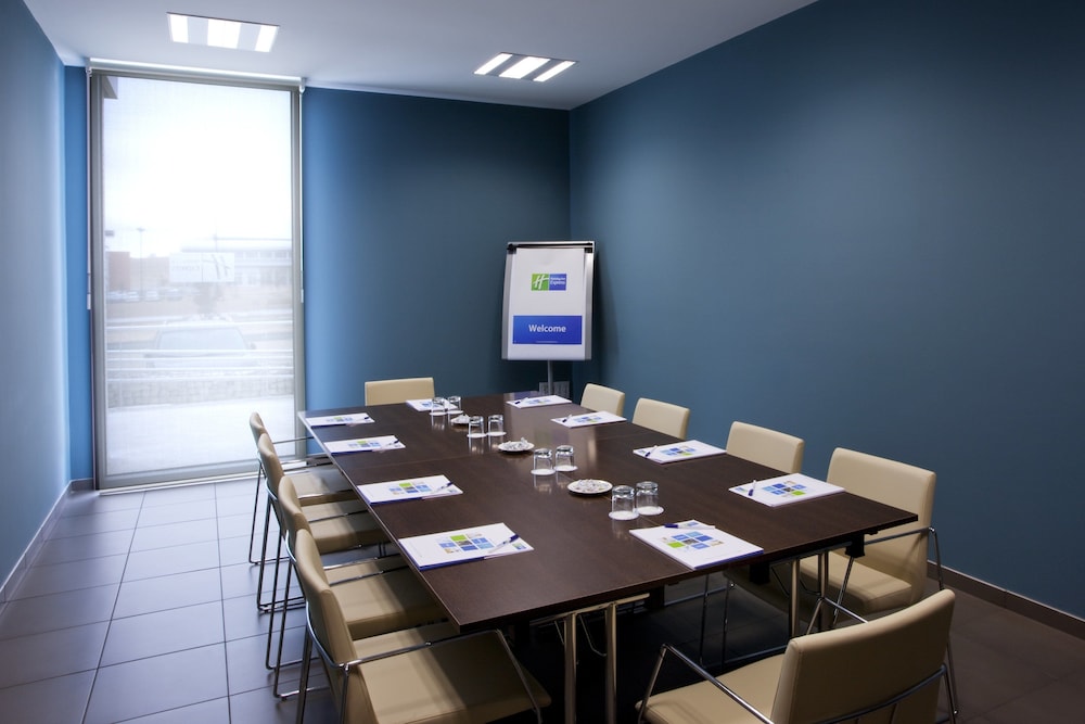 HOLIDAY INN EXPRESS VITORIA 40/43