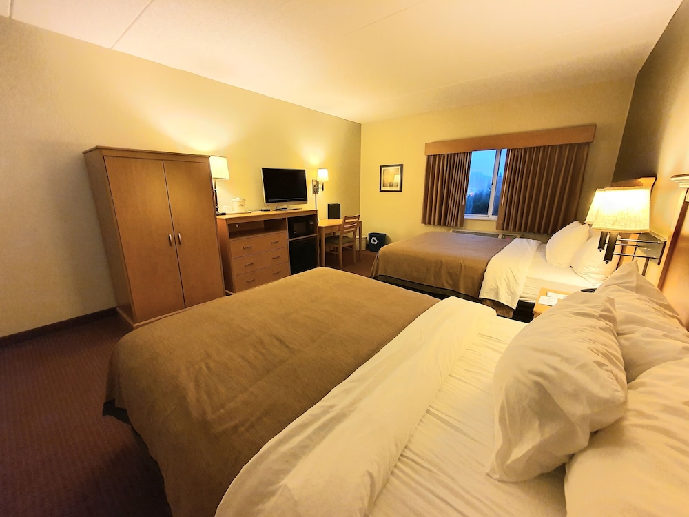 AmericInn by Wyndham Waconia 16/80