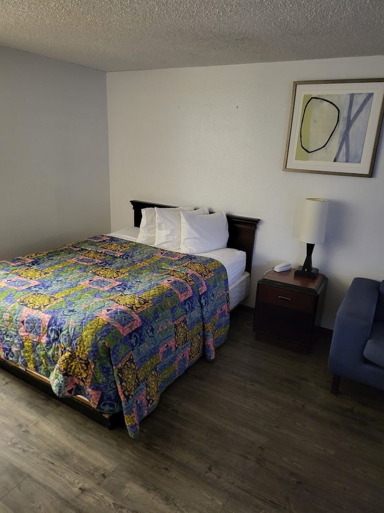 Smokey Point Motor Inn 10/69