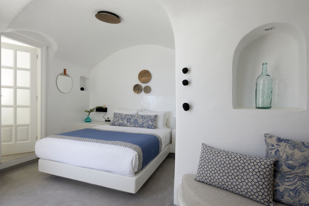 EXECUTIVE, SUITE, SEA VIEW, OUTDOOR JETTED TUB, JETTED TUB