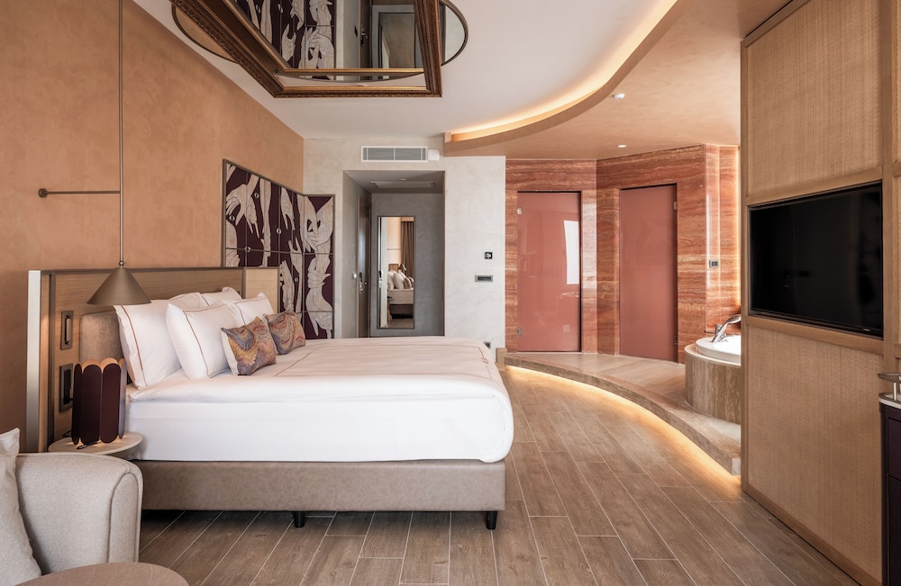 Garden, Superior, King Bed, Sea View, Hot Tub
