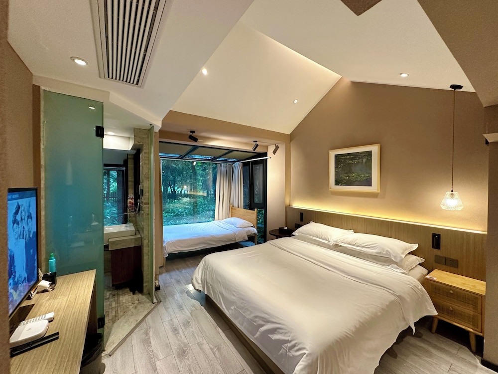 Lotus Glade Hotel 14/50