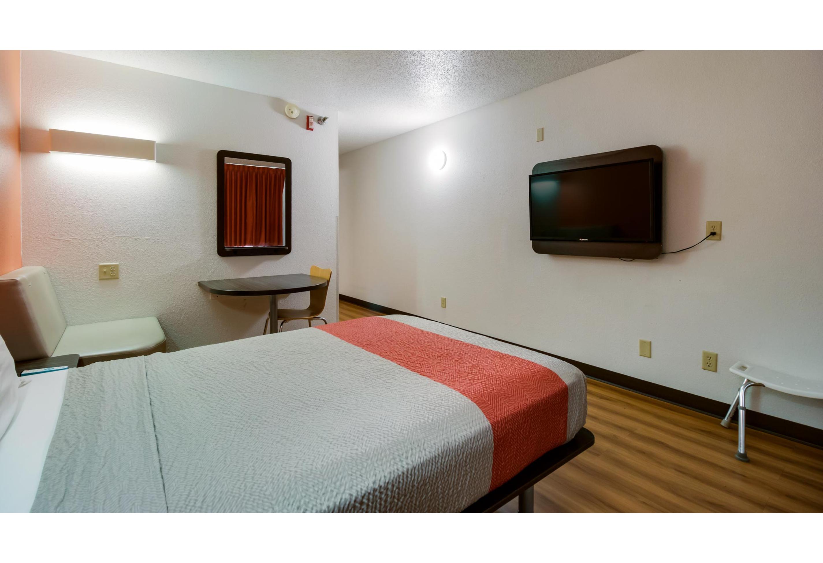 1 Full Bed - Accessible, Non-Smoking