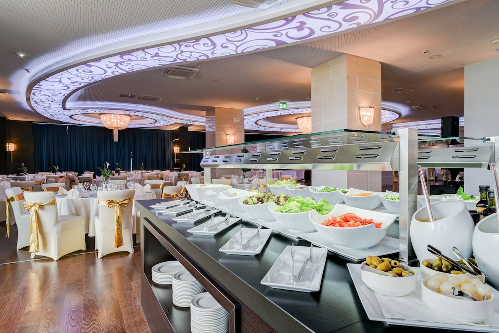Malak Regency Hotel 61/72