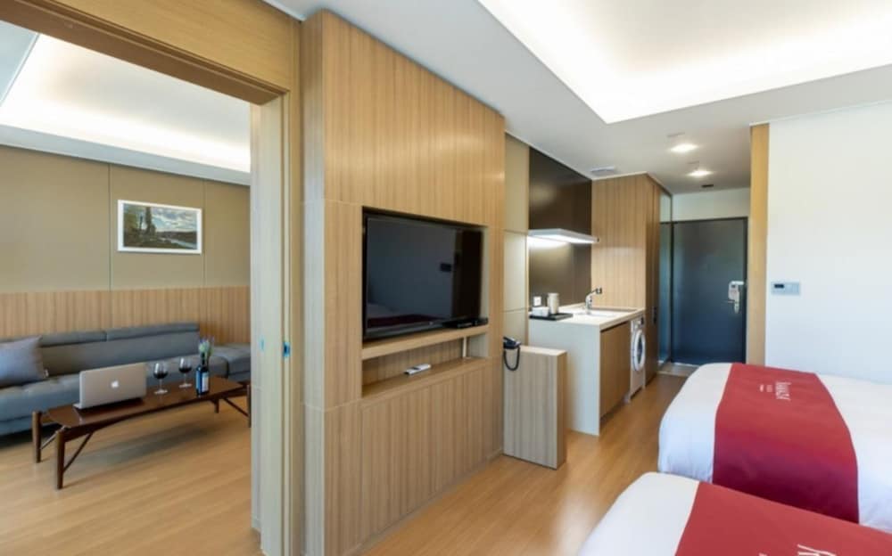 Ramada Plaza by Wyndham Dolsan Yeosu 53/64