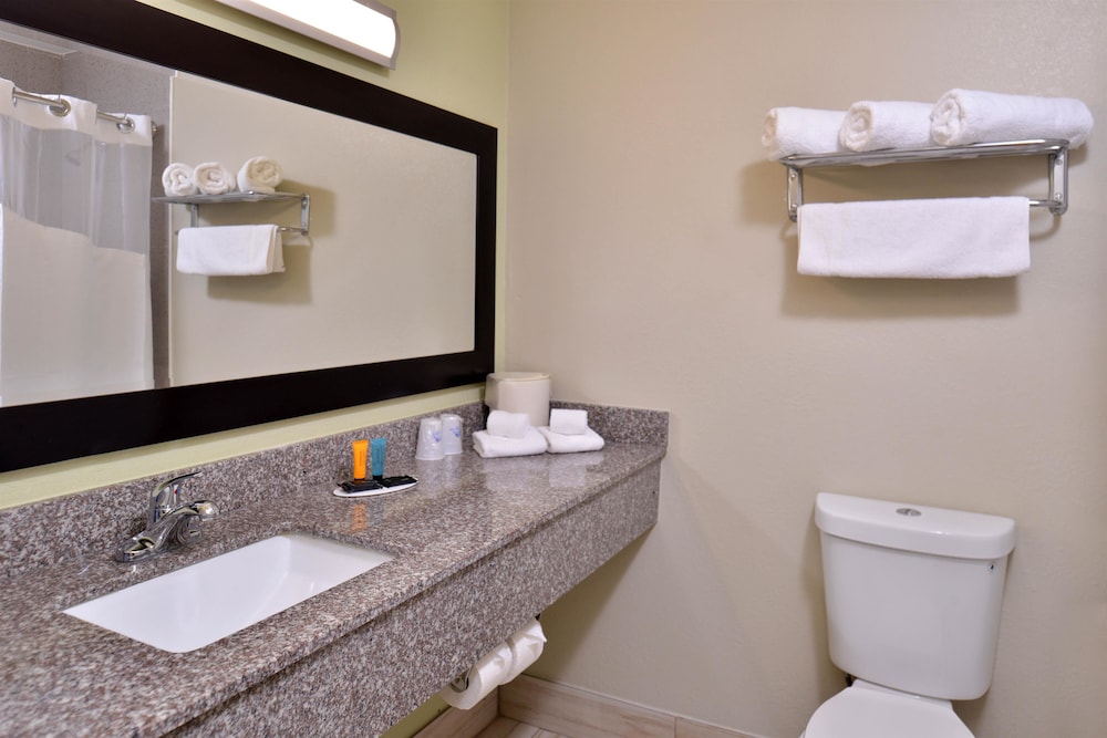 Americas Best Value Inn Memphis Airport 16/37