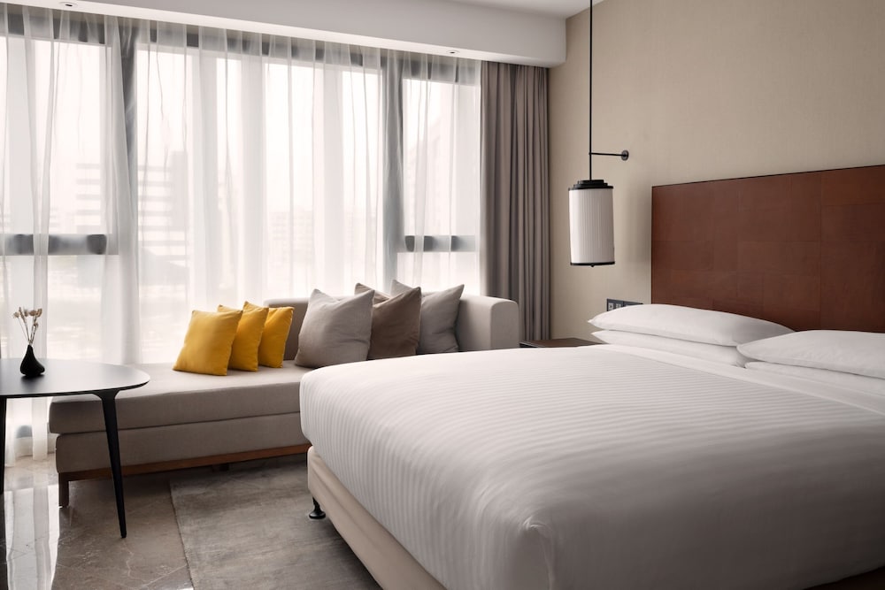Suite, King Bed