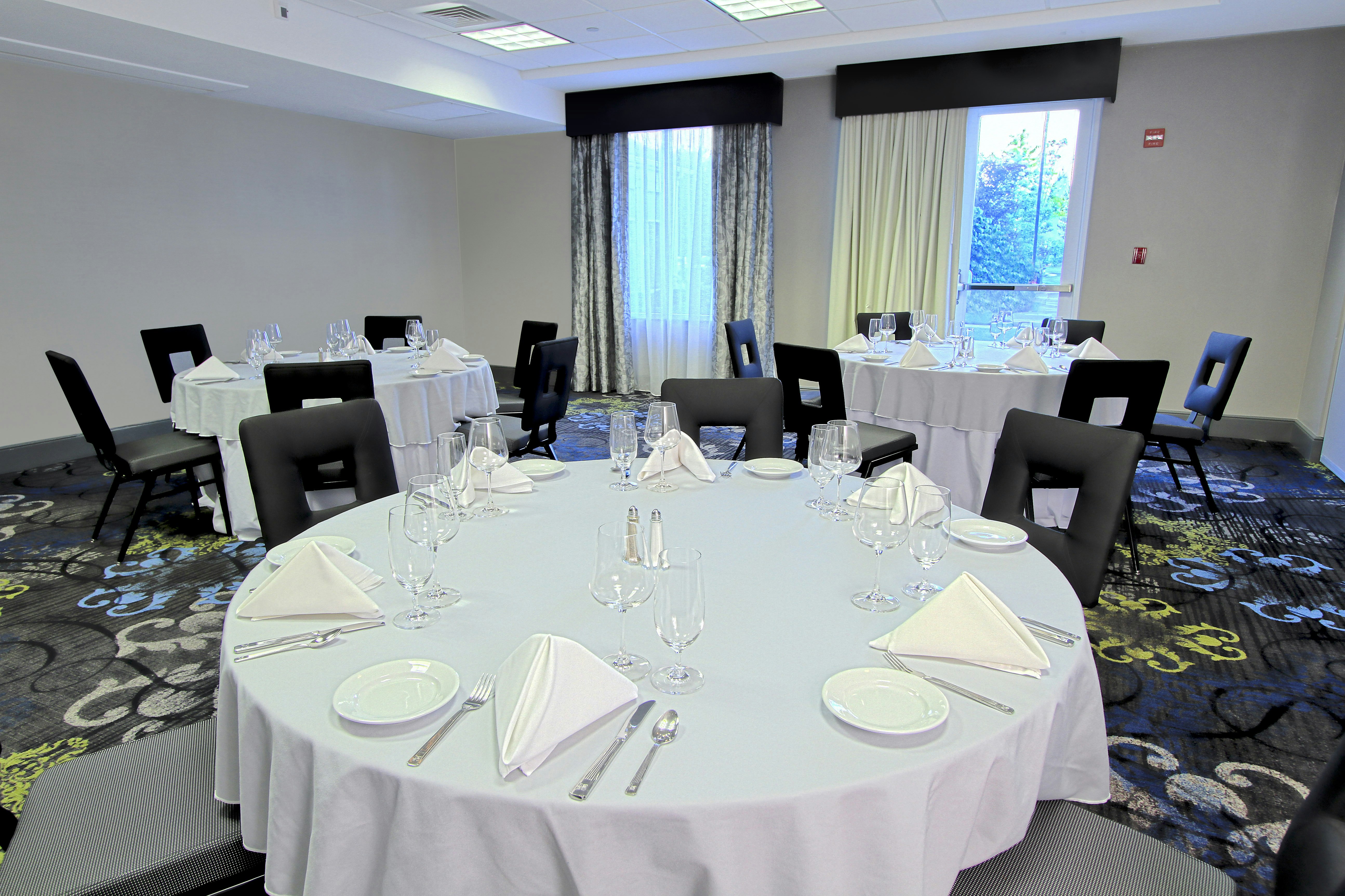 Hilton Garden Inn Westbury 20/25