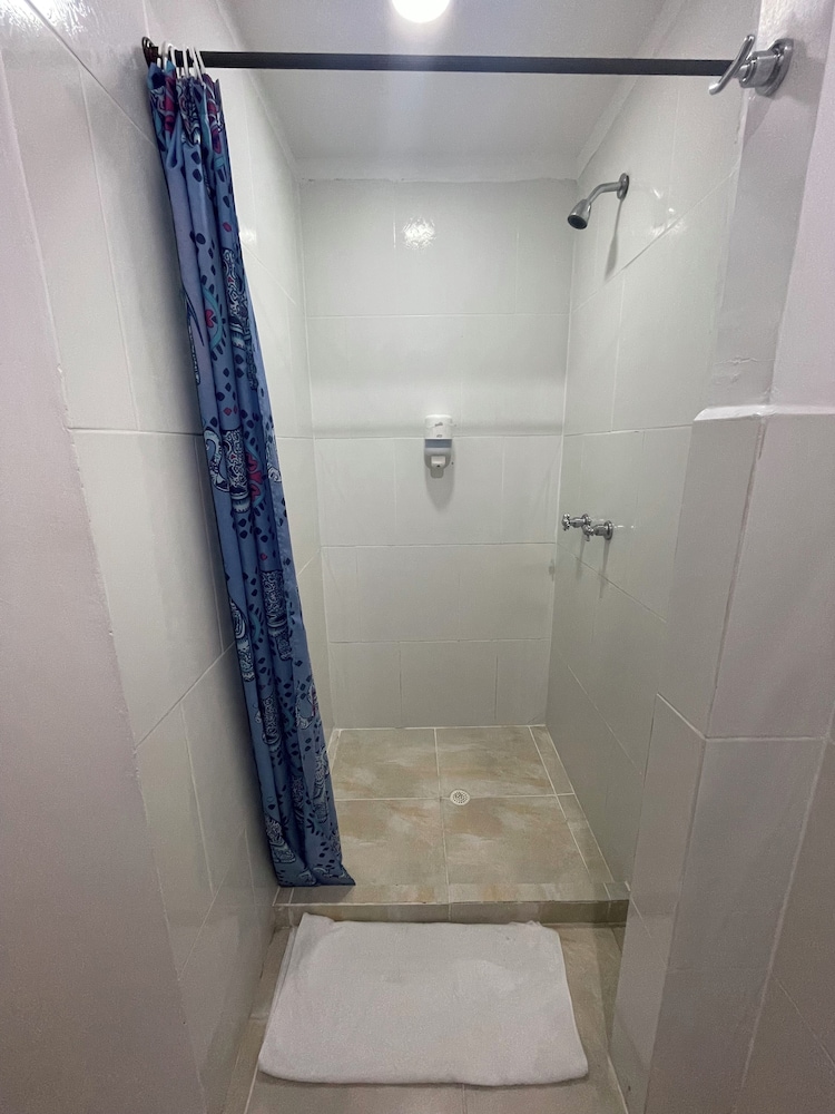 Hostal Lleras Calle 8 32/49