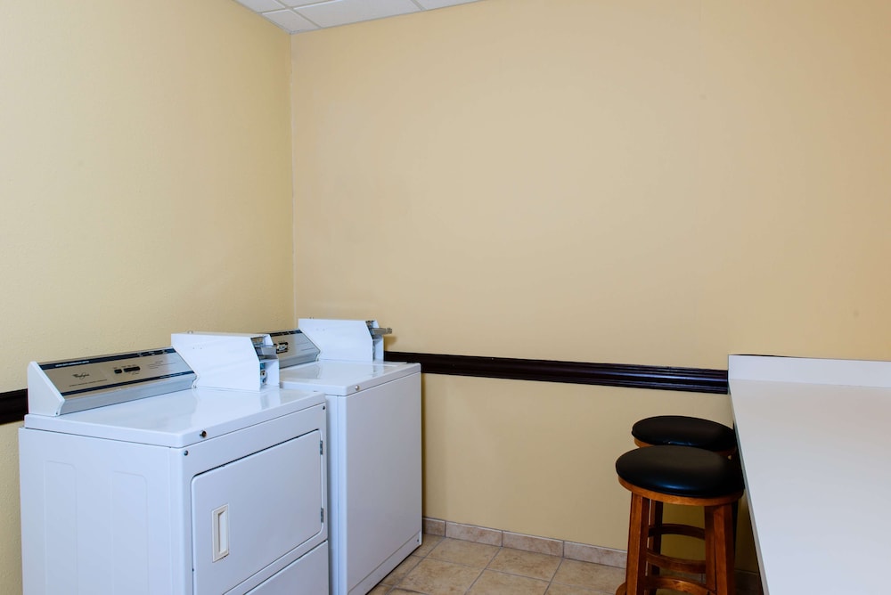 Hampton Inn and Suites Port Arthur, TX 25/47