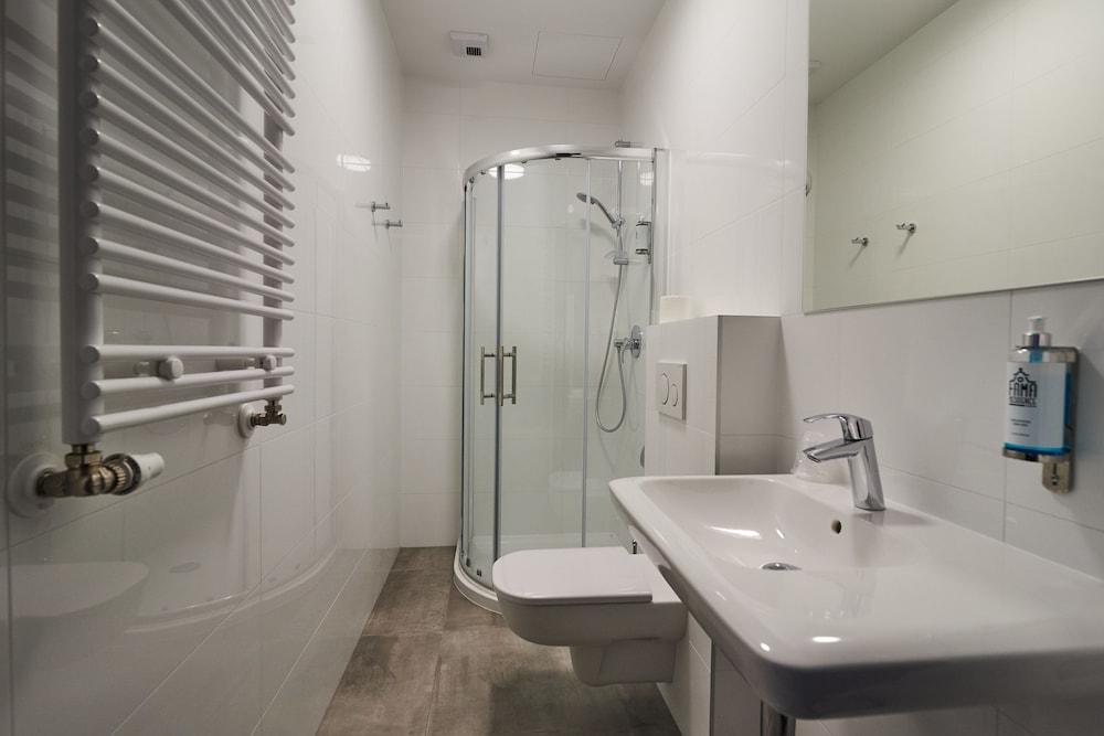 Fama Residence 44/48