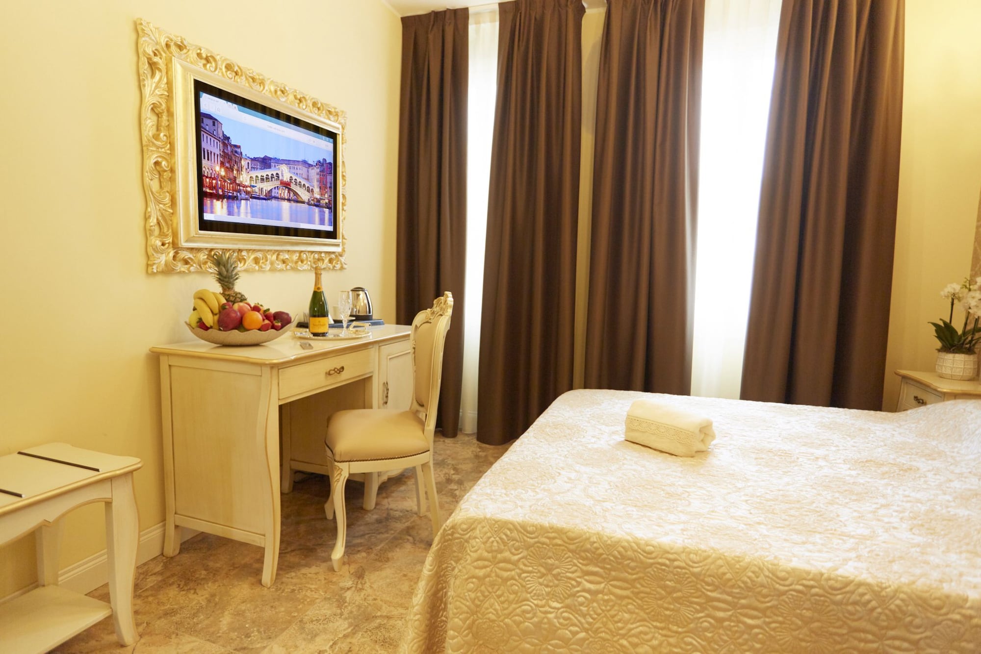 ROOM, SINGLE, DOUBLE BED