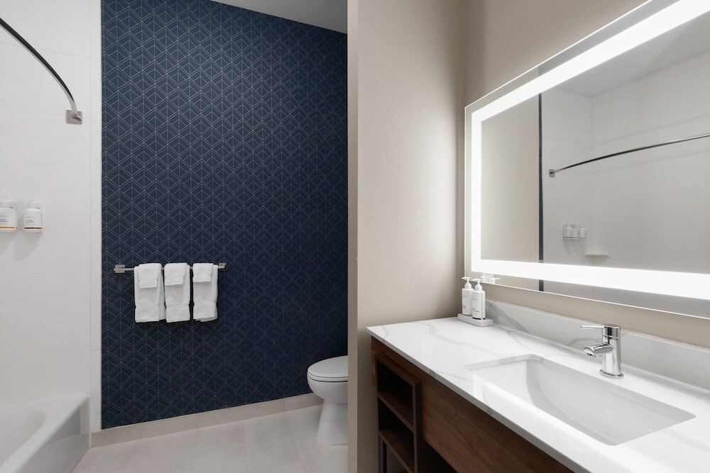 La Quinta Inn & Suites by Wyndham Athens 45/49