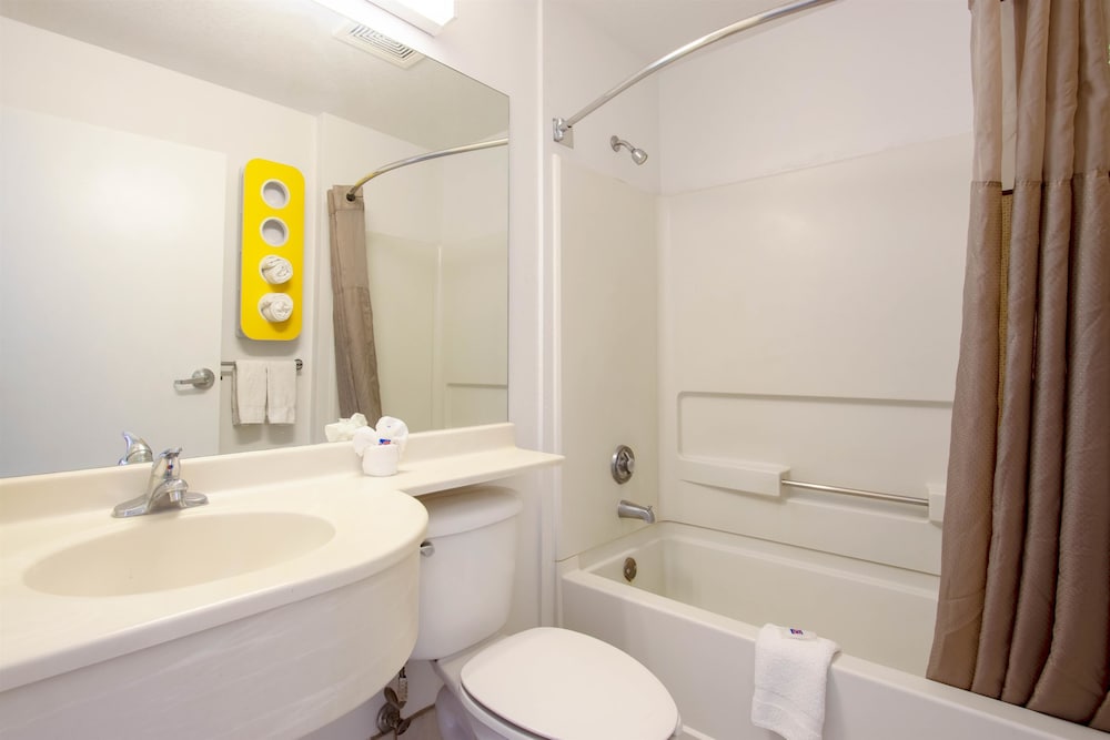 Motel6 El Paso, TX - Southeast 40/45