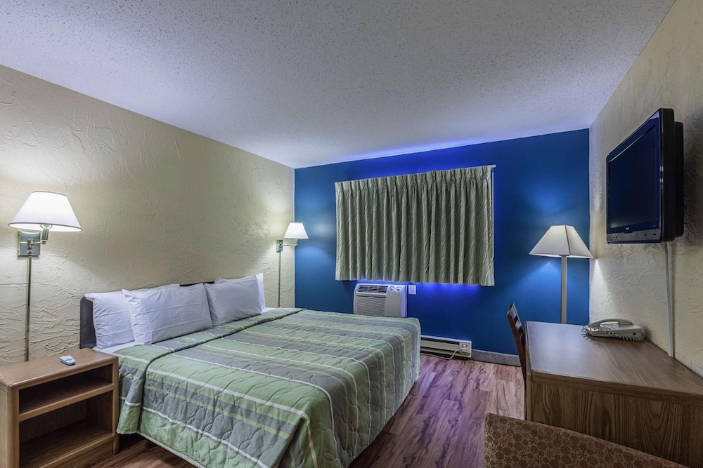Motel6 Oak Creek, WI 35/53