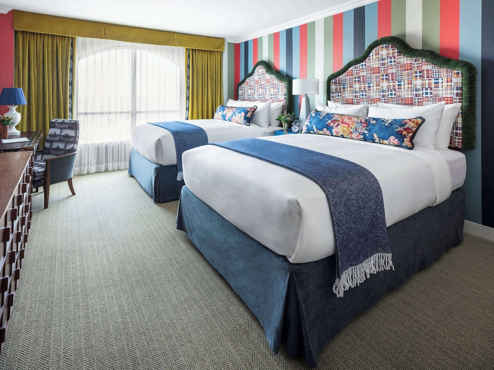 Room, 2 Queen Beds, Bathtub, Accessible