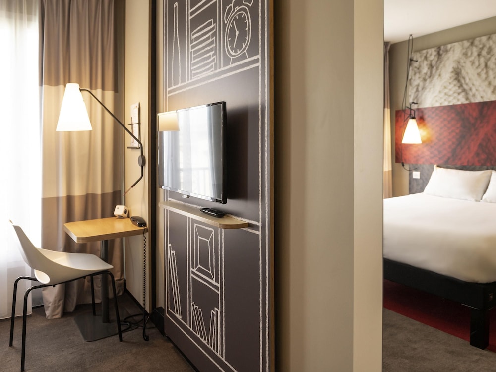 Ibis Paris Tour Montparnasse 15eme 12/30