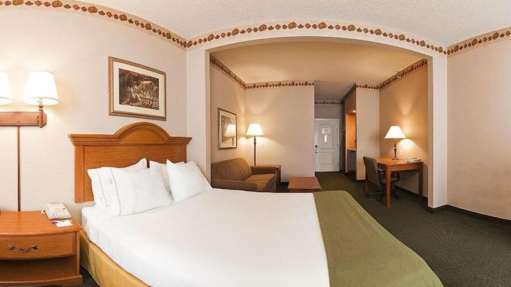 Suite, King Bed, Sofa