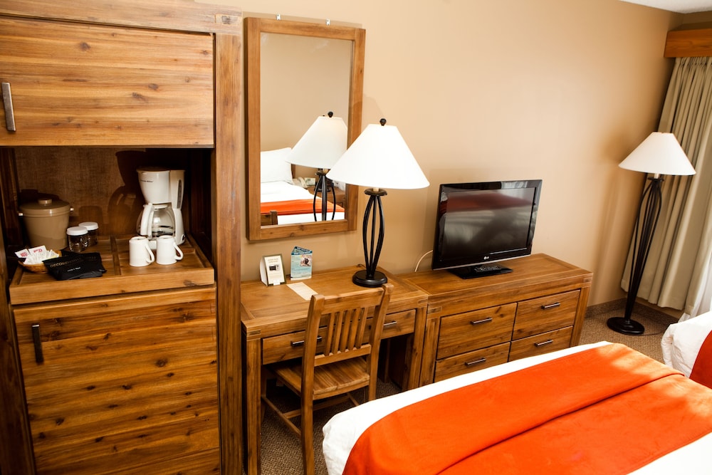 Tonquin Inn Jasper Hotel 35/37