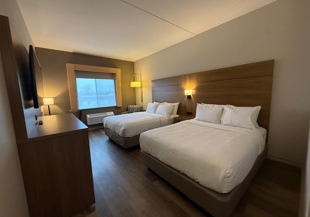 Standard, 2 Queen Beds 3/7