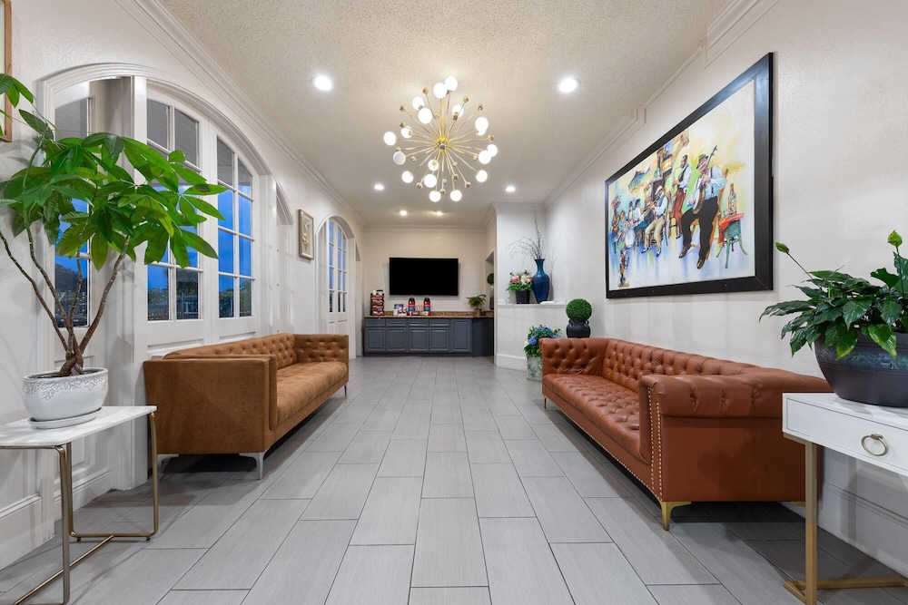 Super 8 by Wyndham New Orleans 33/43