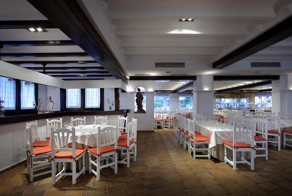 Hotel Abades Benacazon 40/61