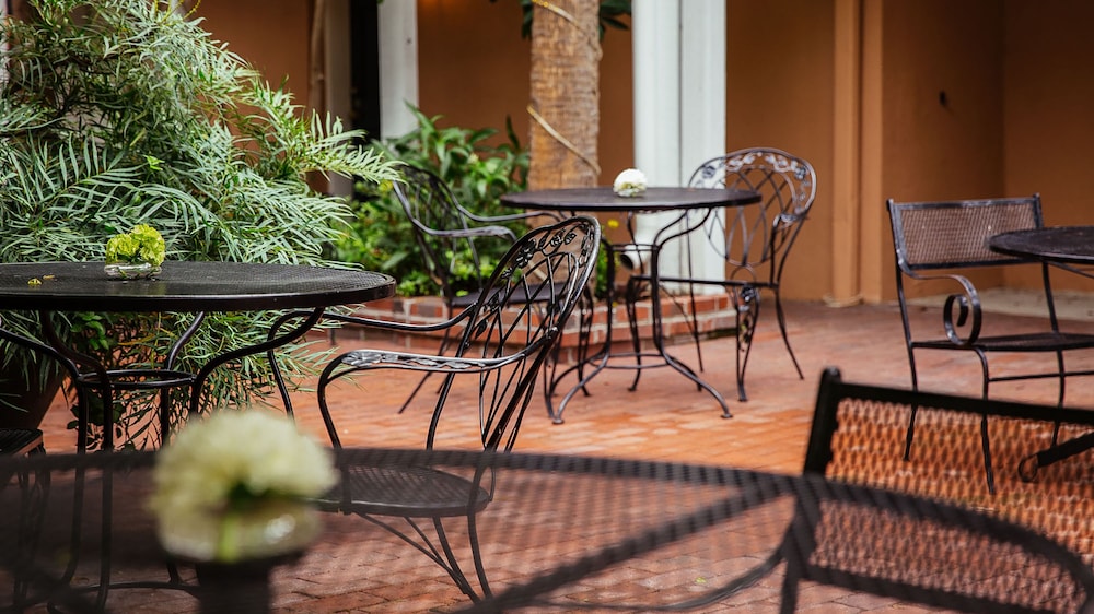 Elliott House Inn 37/40