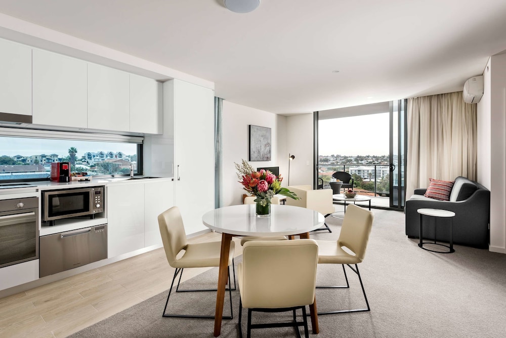 Ramada by Wyndham VetroBlu Scarborough Beach 44/55