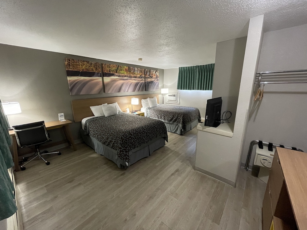 Days Inn By Wyndham Alpena 12/28