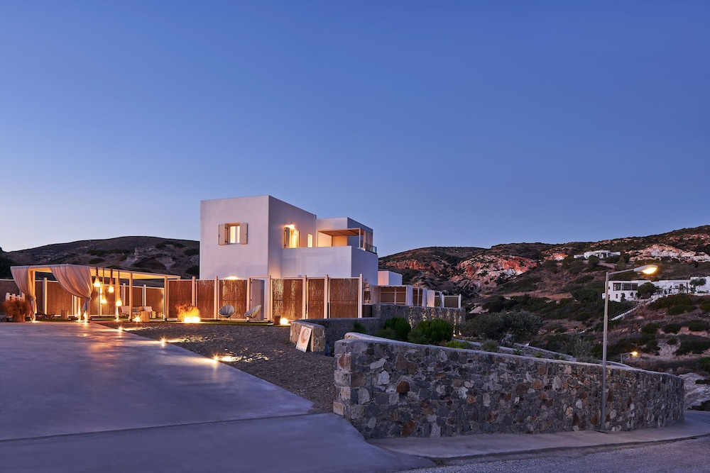 Volcano Luxury Suites Milos 1/50